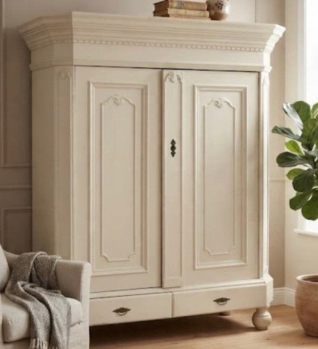 Antieke brocante beige kast, linnenkast, buffetkast, Ophalen
