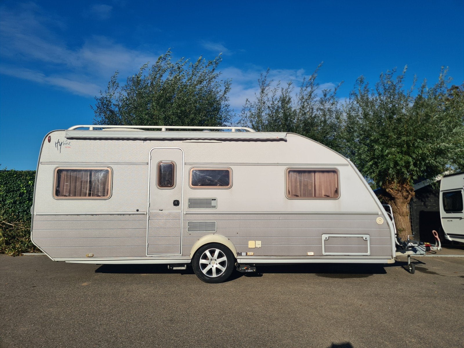 Kip Hyline 53 TDB ( incl. stallingsmogelijkheid ), Voortentlamp, Rondzit, Kip, Frans bed