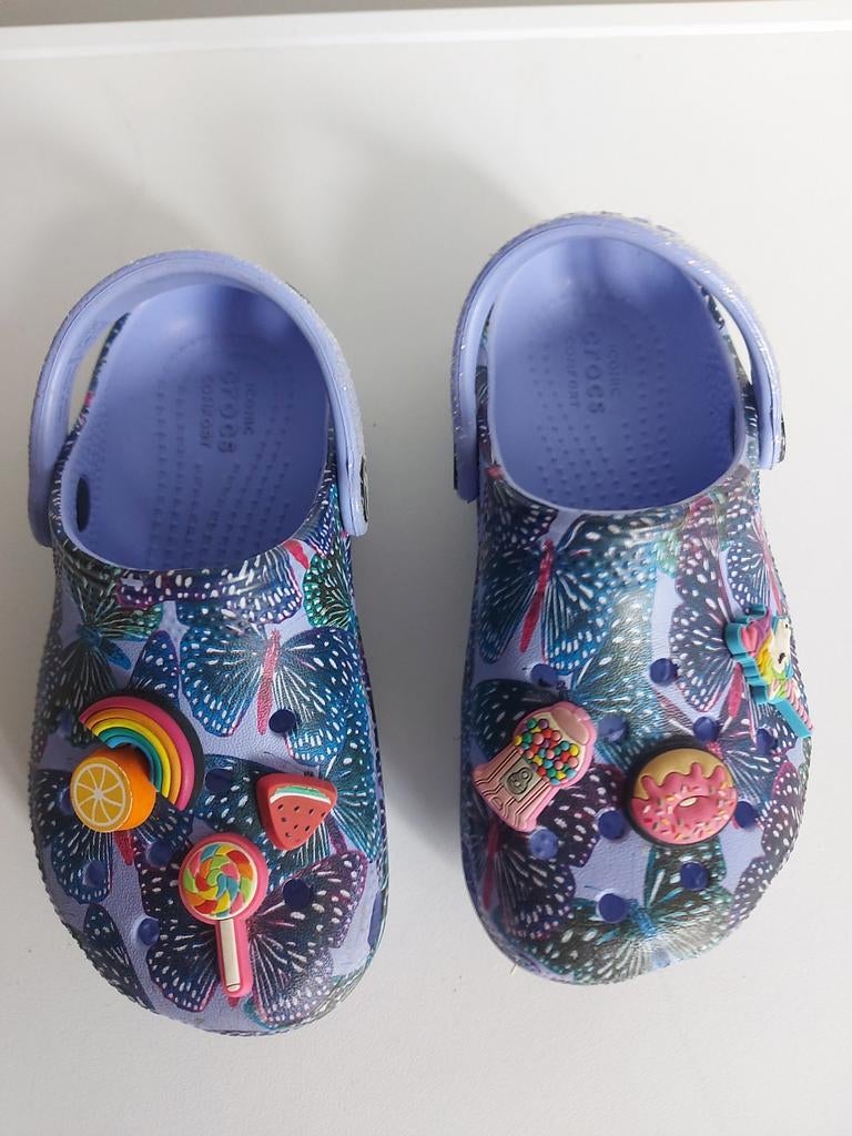 Crocs maat 28/29 met leuke versieringen, zo goed als nieuw, Ophalen of Verzenden