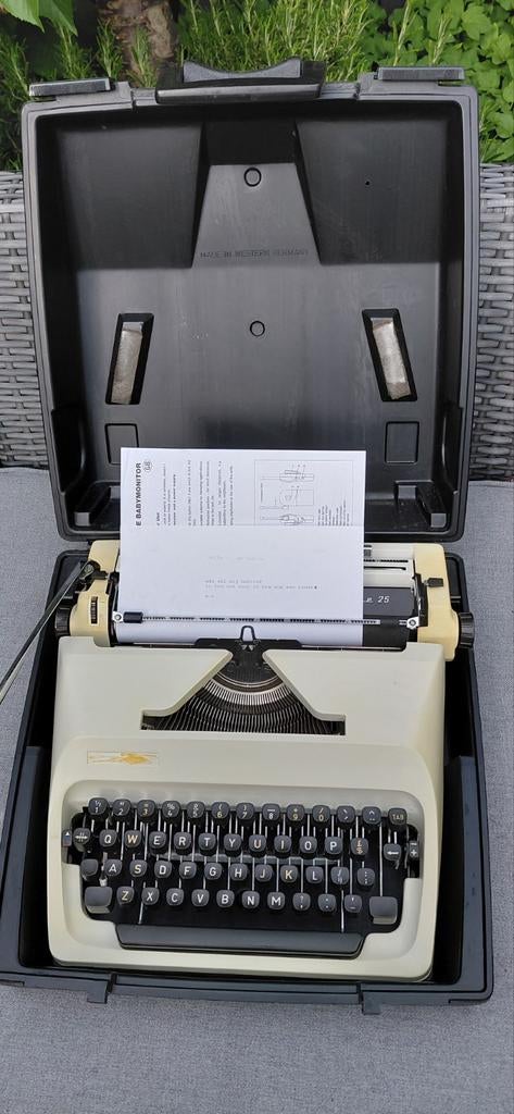 Bieden! Vintage typemachine van het merk adler, Ophalen of Verzenden