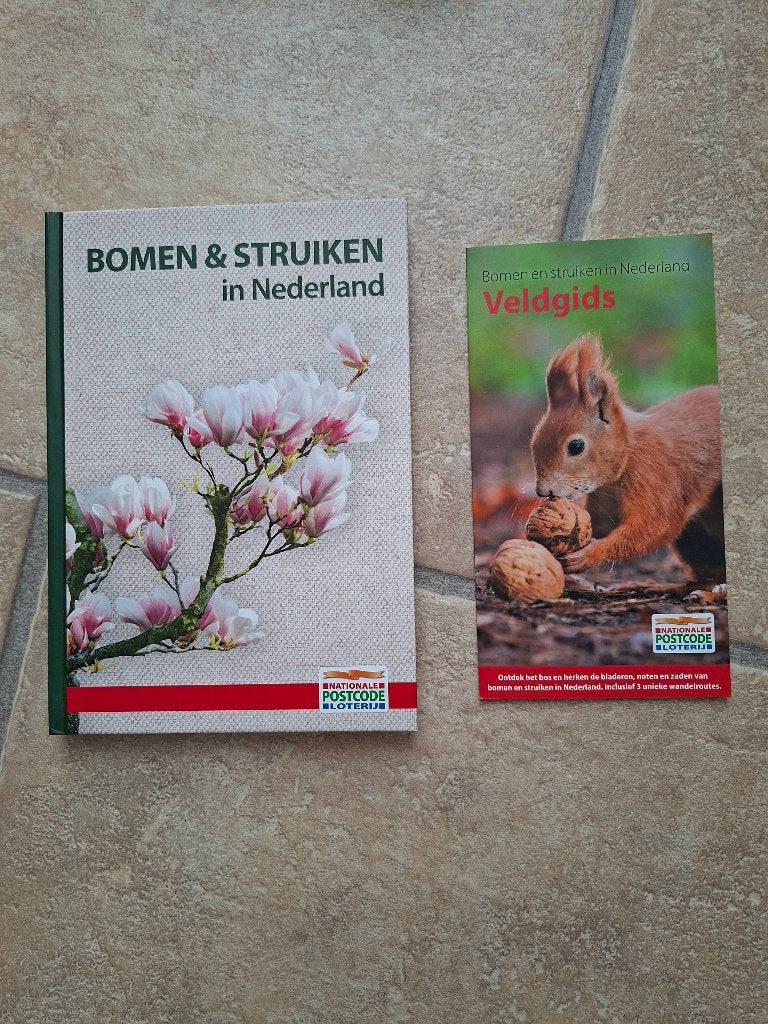 NIEUW Postcodeloterij boekje bomen en struiken + veldgids, Boeken, Ophalen of Verzenden, Nieuw, Bloemen, Planten en Bomen, Nationale Postcodeloterij
