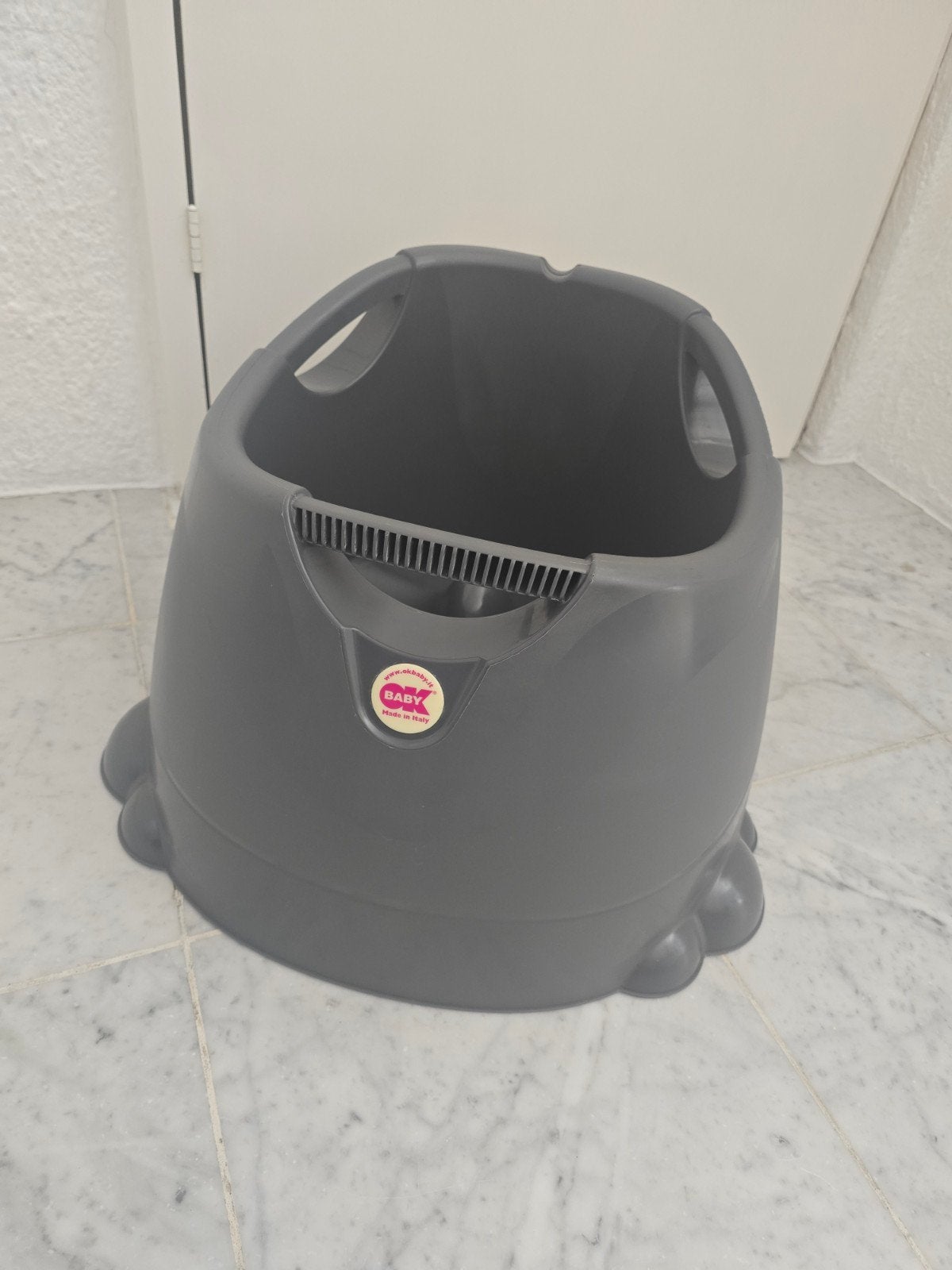 Te koop badje OK Baby Douchezitje Opla Antraciet, Kinderen en Baby's, Badjes en Verzorging, Ophalen, Zo goed als nieuw, Badje