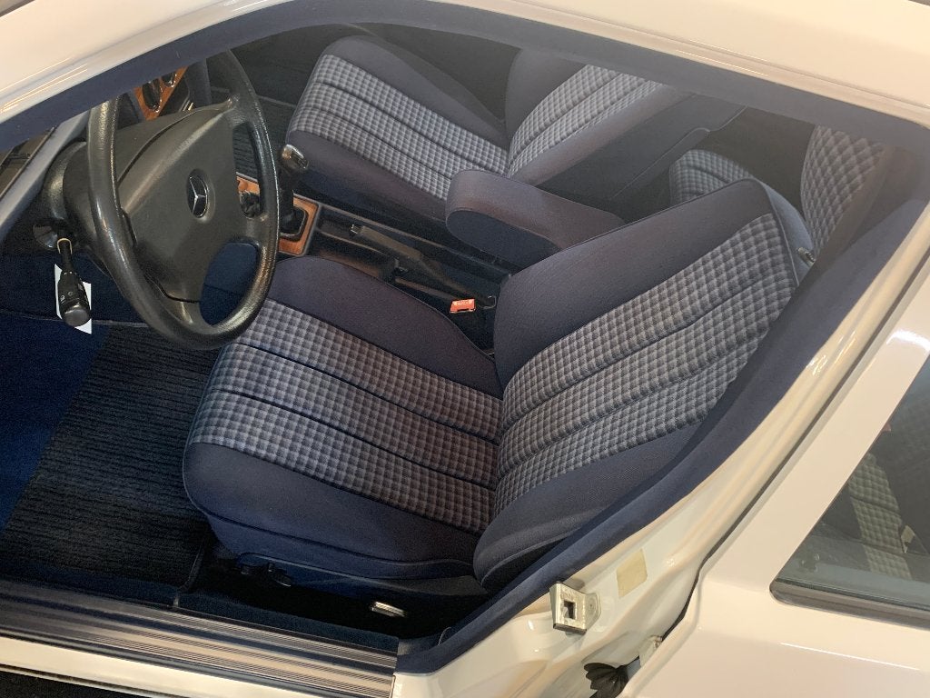 Foto 7 van Mercedes-Benz Mercedes 190E 1.8 Class 1992