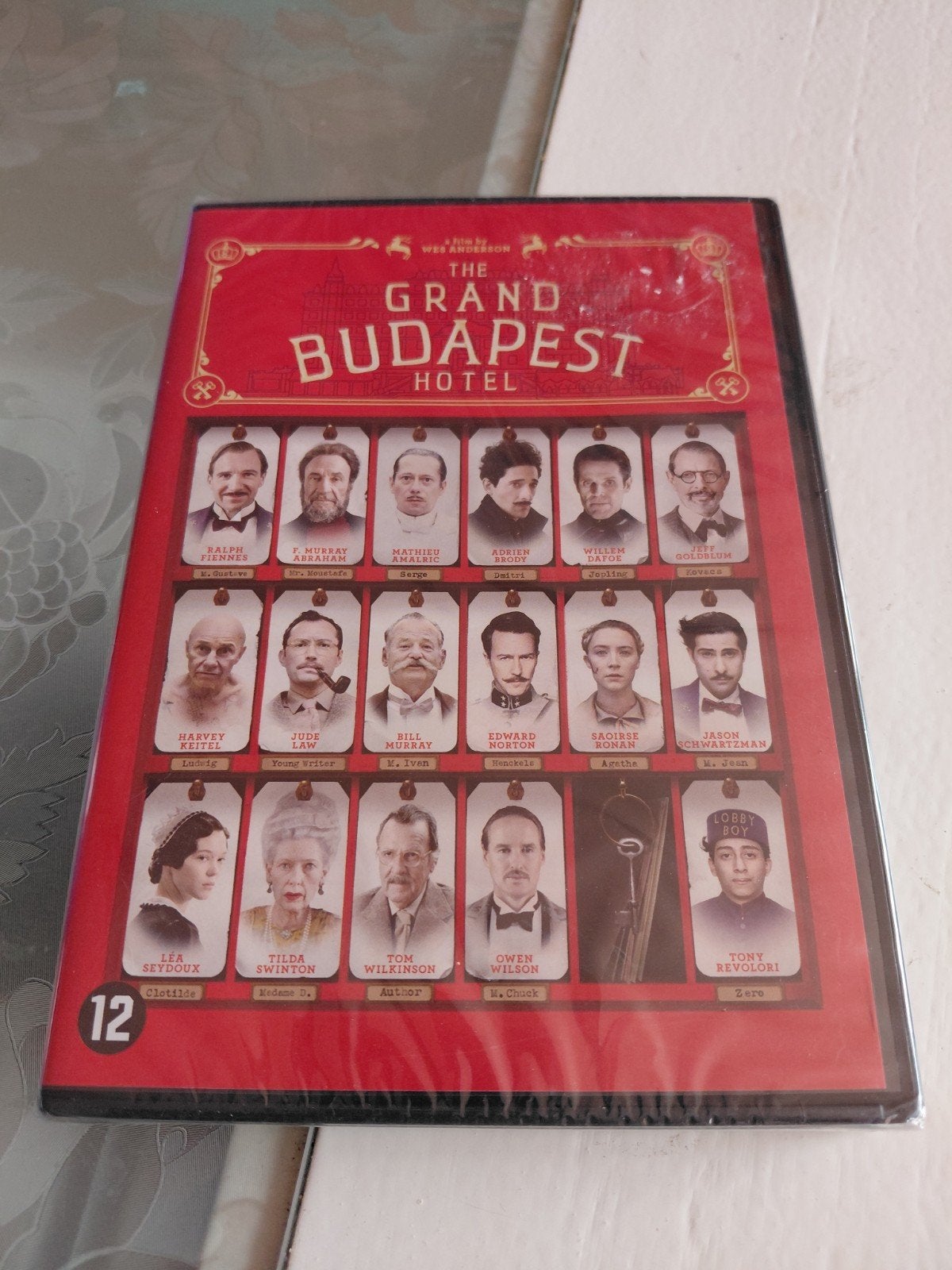 Grand Budapest Hotel (DVD) NIEUW IN SEAL., Vanaf 12 jaar, Ophalen of Verzenden, Nieuw in verpakking, Bonusmateriaal