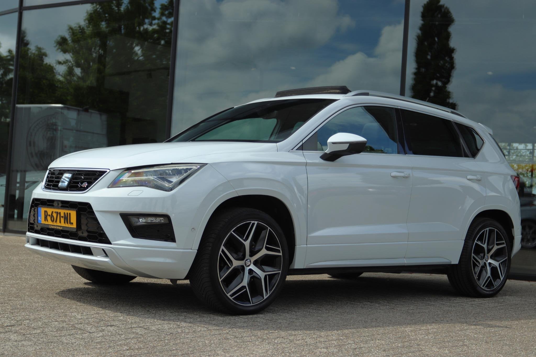 SEAT ATECA 2.0 ECOTSI FR 4DRIVE AUT. | PANO | CARPLAY | 360, Auto's, Seat, Automaat, Gebruikt, Euro 6, Wit