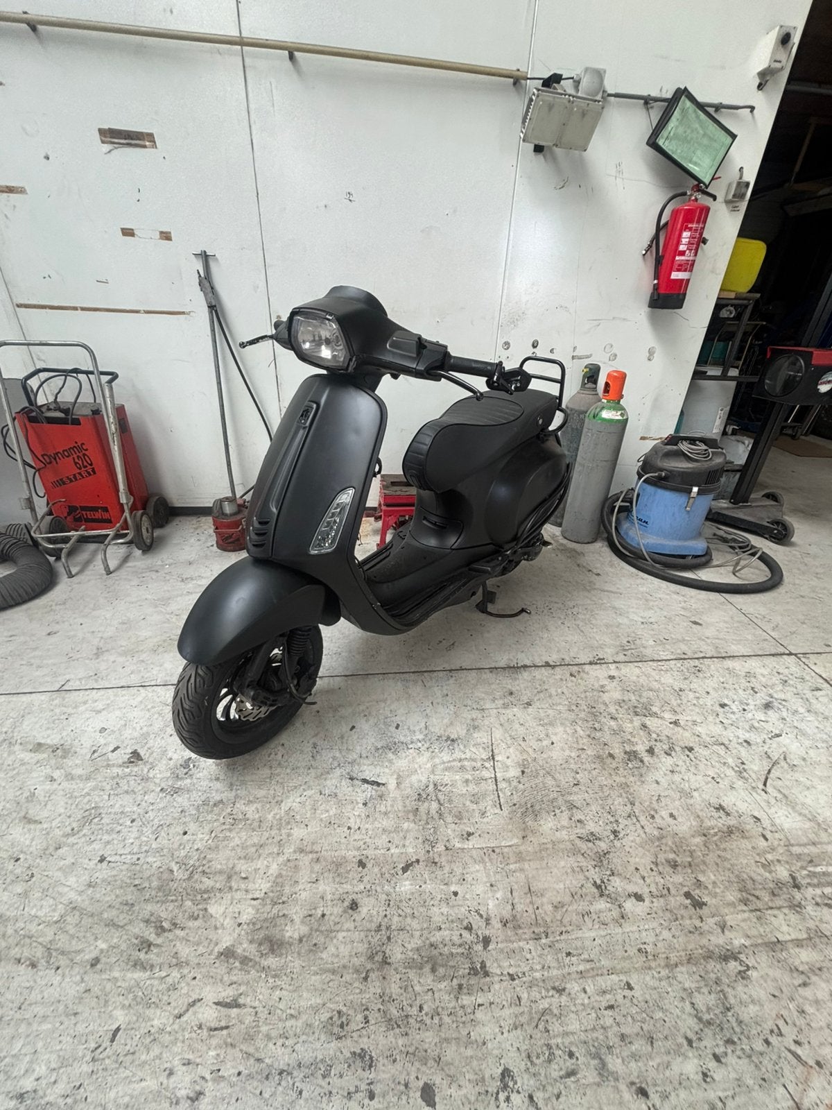 Vespa sprint brom 50cc project, Fietsen en Brommers, Brommers | Vespa, Zo goed als nieuw, Maximaal 45 km/u, Ophalen