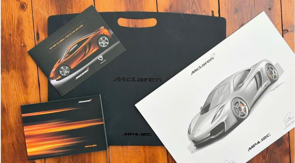 McLaren MP4-12C introductie pers tas + tekening / 2 boekjes, Onbekend, Ophalen of Verzenden, Zo goed als nieuw, Overige merken
