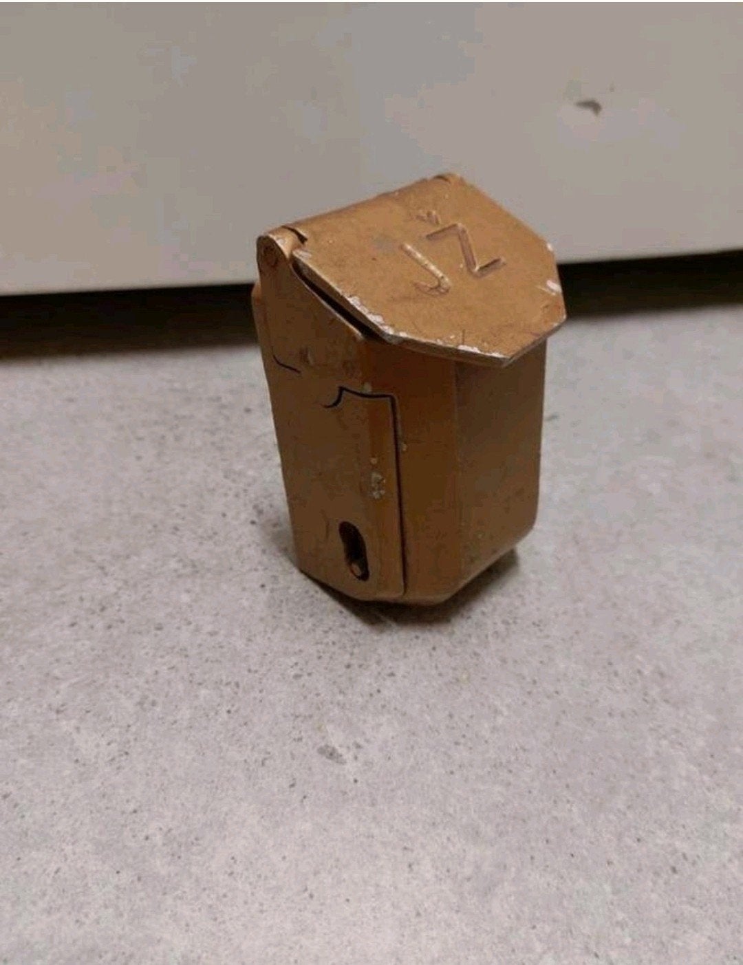 Asbak ashtray openbaarvervoer rokershok rokerplek
Asbak, Ophalen of Verzenden, Gebruikt, Asbak