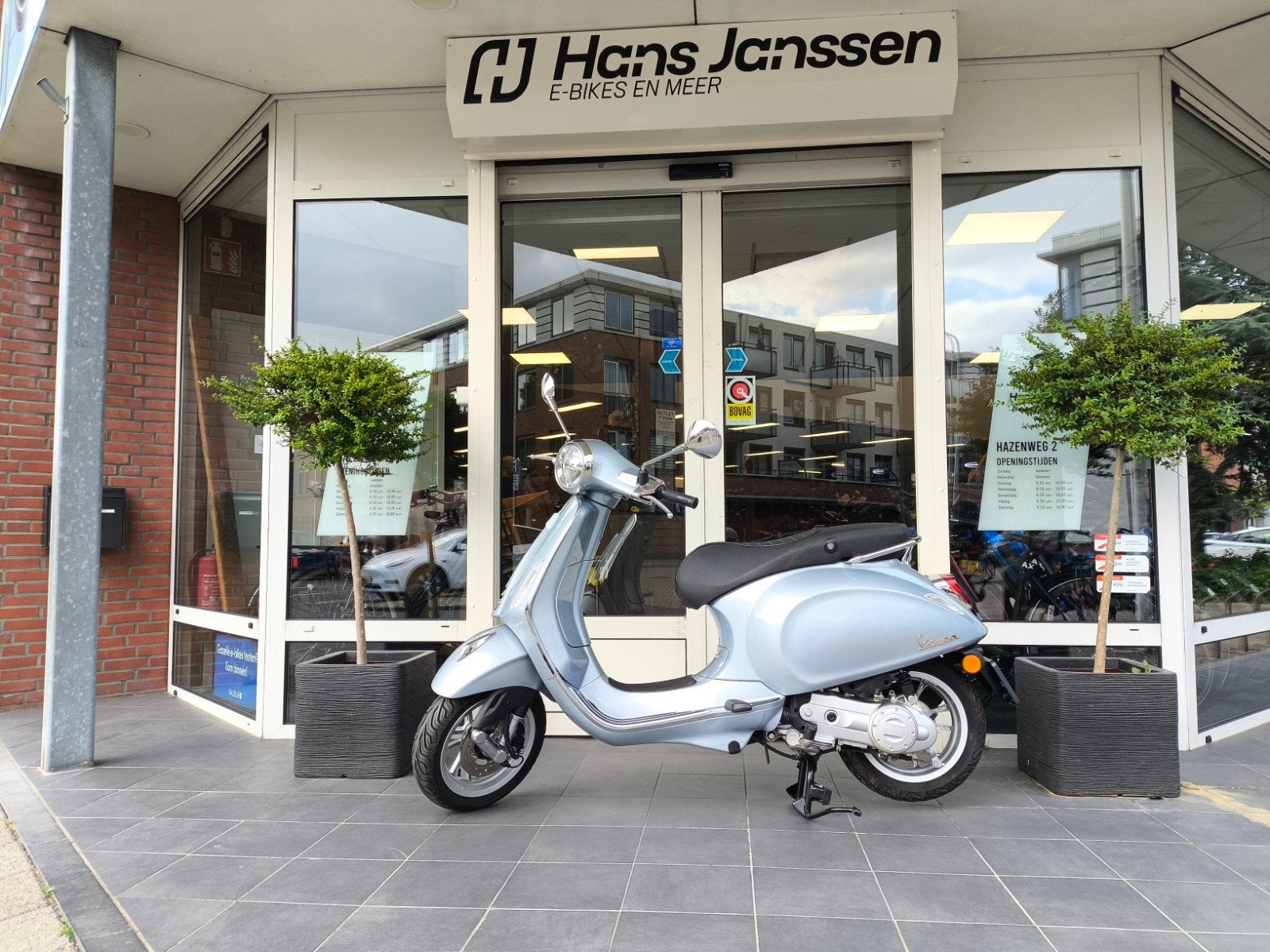 Vespa Primavera 2023 Grigio Delicate - Zo goed als nieuw, Ophalen of Verzenden