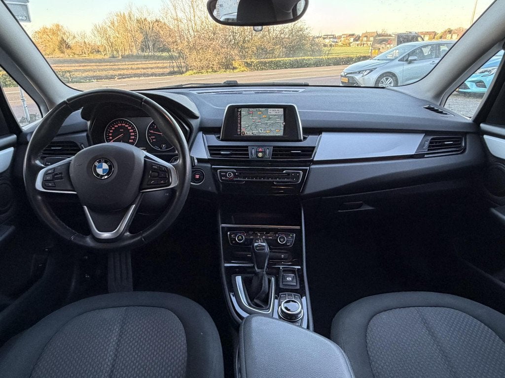 BMW 2-serie Active Tourer 225xe Centennial Executive AUTOMAA, Auto's, BMW, Automaat, Stof, Gebruikt, Euro 6