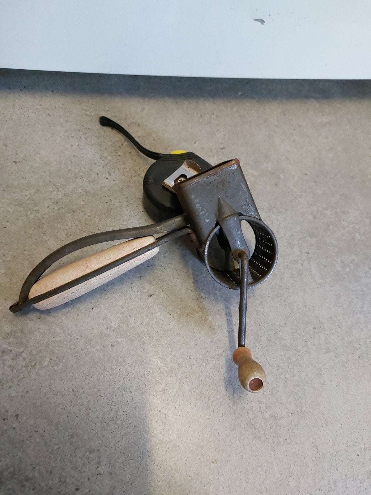 vintage retro antieke kaasrasp kaasmolen notenmolen, Antiek en Kunst, Antiek | Keukenbenodigdheden, Ophalen of Verzenden