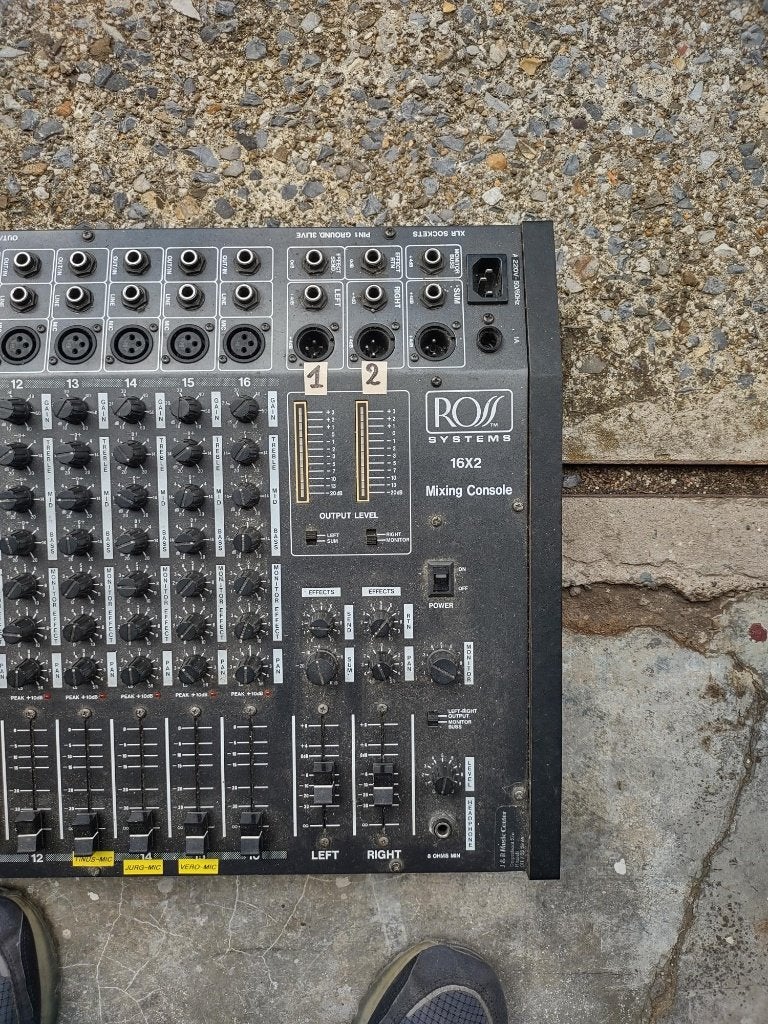 Analoog mengpaneel Ross, Ophalen, Gebruikt, 10 tot 20 kanalen, Microfooningang