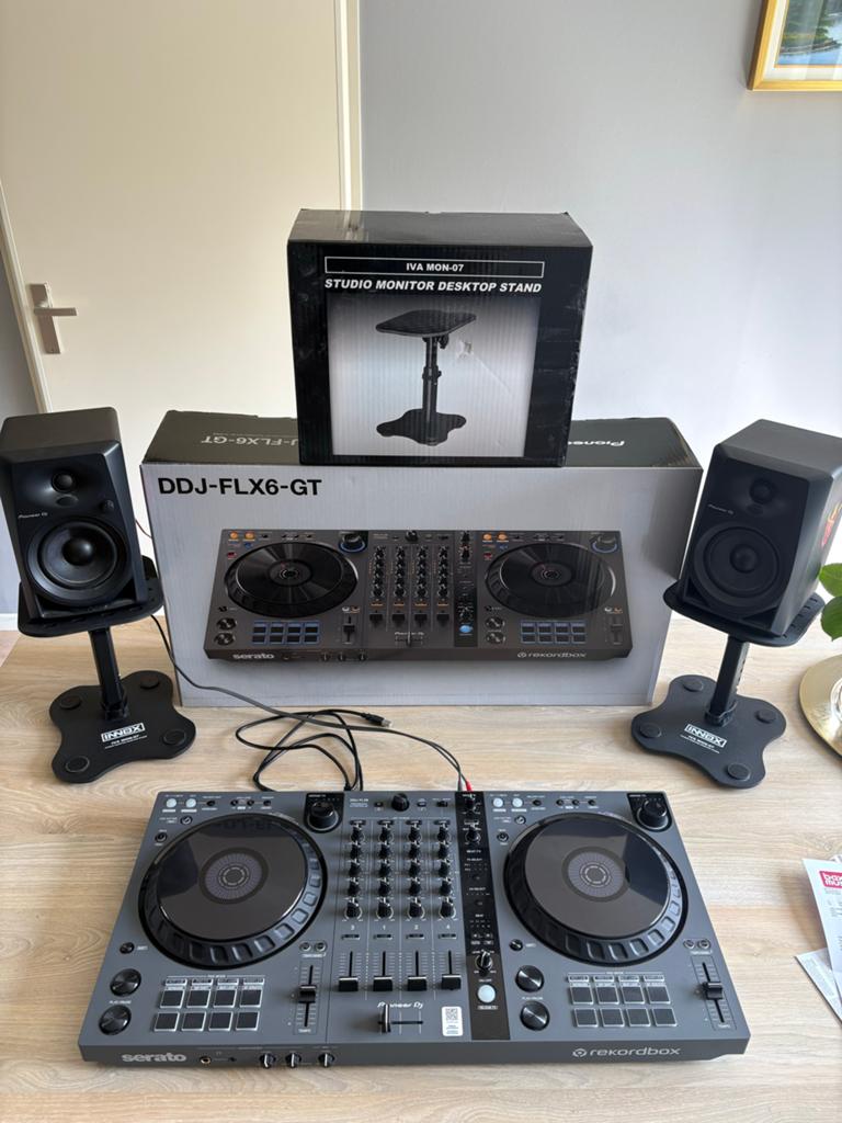 Pioneer DDJ-FLX6-GT DJ-set met DM-40 speakers & STANDS, Muziek en Instrumenten, Dj-sets en Draaitafels, Ophalen, Zo goed als nieuw