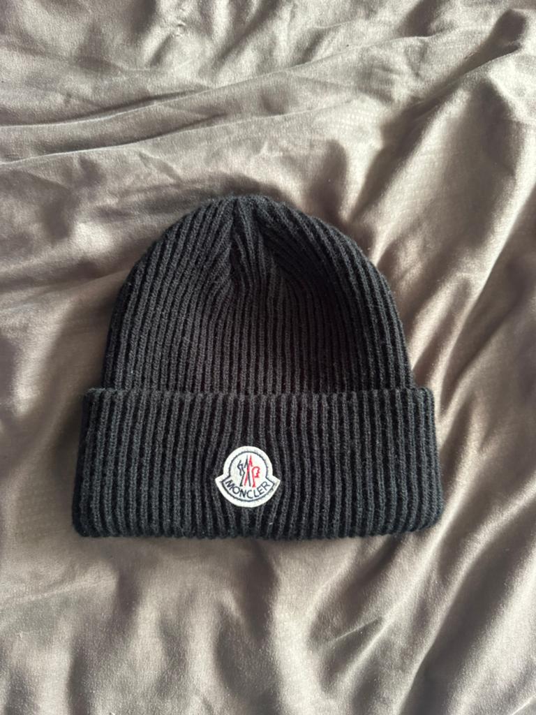 Moncler beanie, Kleding | Heren, Mutsen, Sjaals en Handschoenen, Ophalen of Verzenden, Zo goed als nieuw, Overige maten, Muts