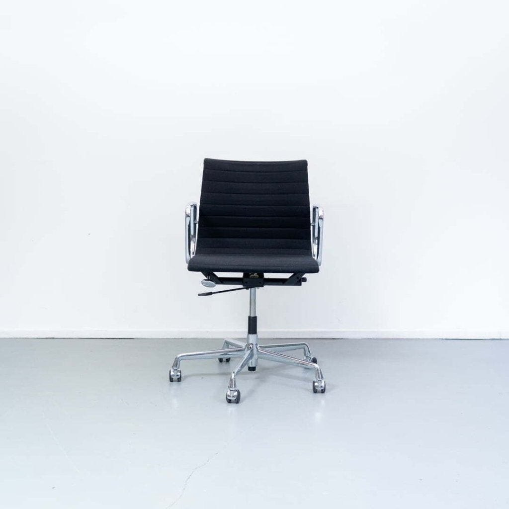 Vitra Eames EA 117 Bureaustoel Zwart Hopsak - Chroom, Niet ingevuld, Zo goed als nieuw, Niet ingevuld, Niet ingevuld