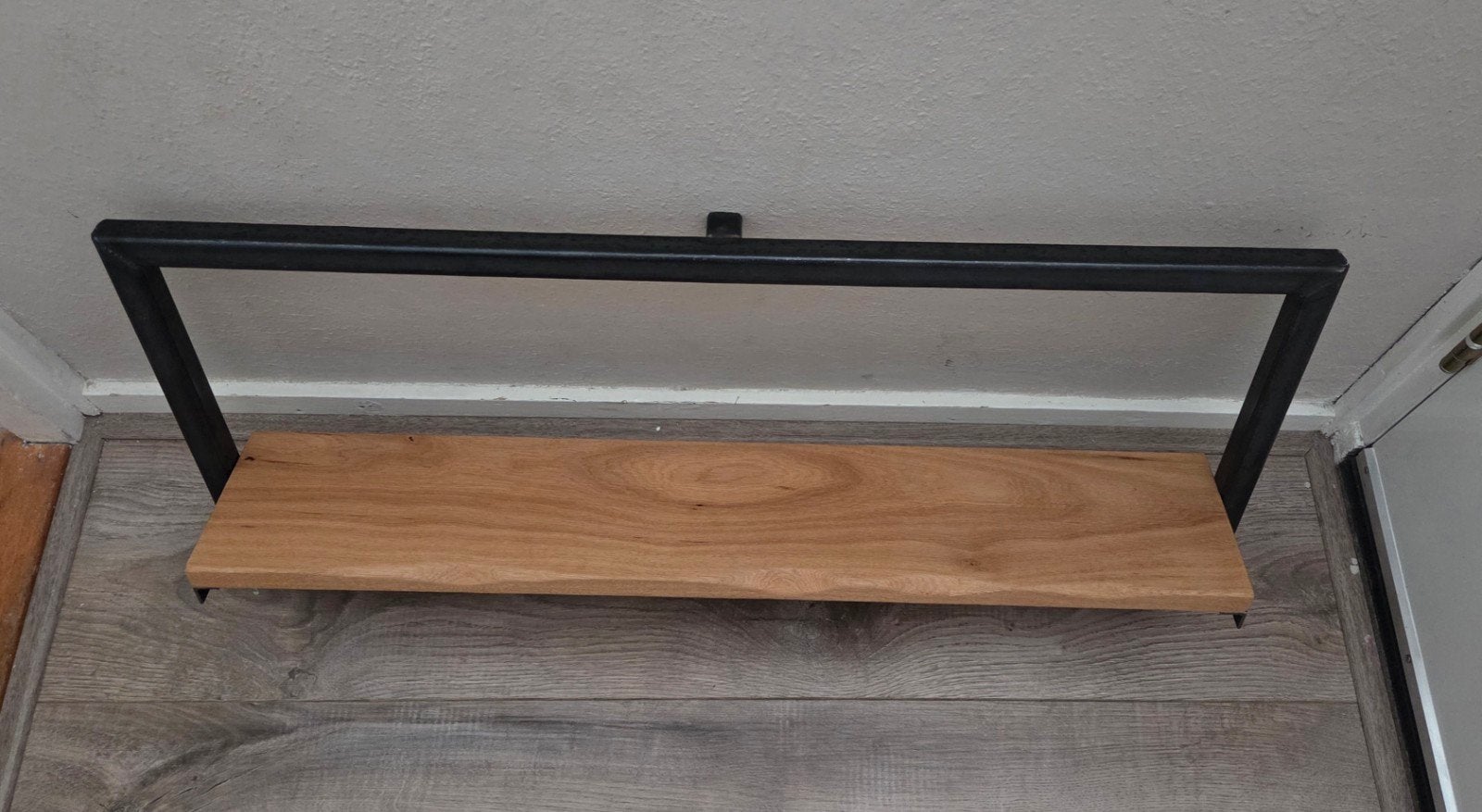 handgemaakte wandplank
eikenhouten plank met metalen frame
h, Ophalen, Nieuw