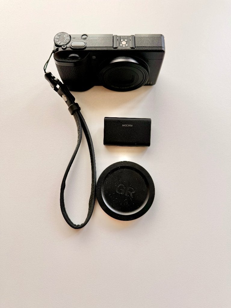 Ricoh GR IV HDF met flitser, Ophalen, Handmatige focus, Zo goed als nieuw, Handleiding