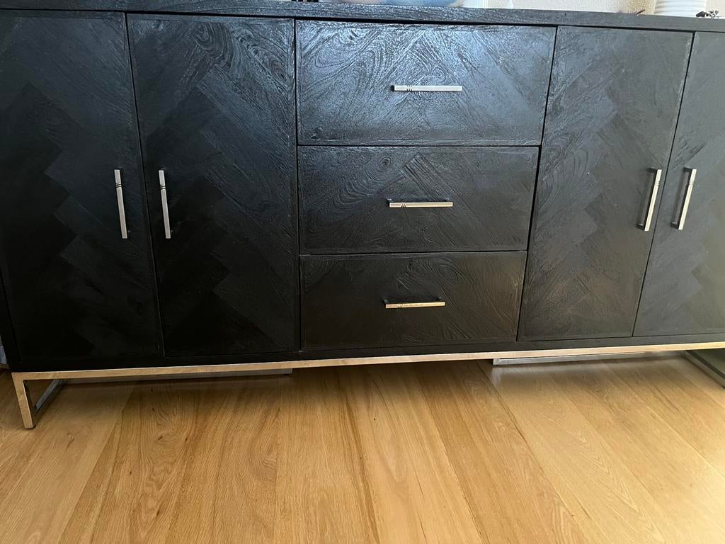 Eettafel en dressoir, Huis en Inrichting, Kasten | Dressoirs, Ophalen of Verzenden, Zo goed als nieuw, 25 tot 50 cm