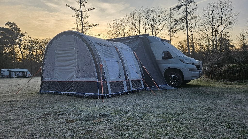Winterbestendige driveaway bustent Dorema opblaasbaar+extras, Ophalen, Zo goed als nieuw, Tot en met 2