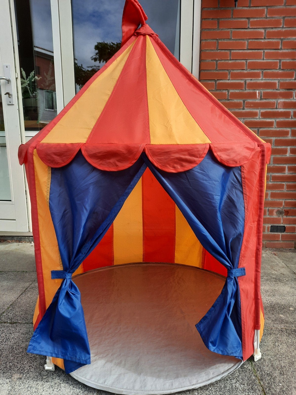 circus speeltent, Ophalen