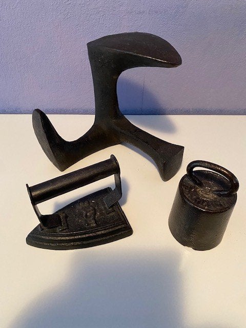 t.k.a. Oud  ijzer strijkijzer en schoenenleest, Antiek en Kunst, Antiek | Gereedschap en Instrumenten, Ophalen