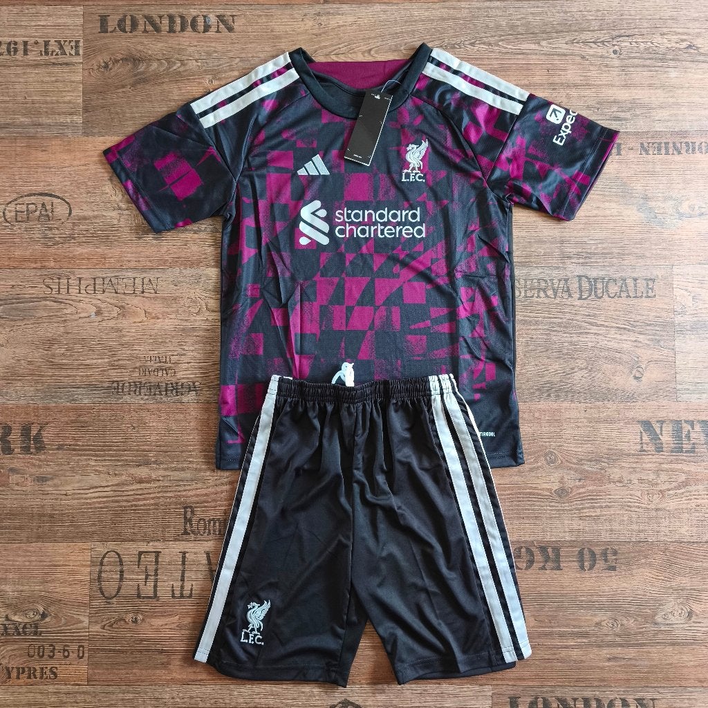 Liverpool Derde 3e Tenue Shirt + Broekje 26/27, Maat XS of kleiner, Ophalen of Verzenden, Zo goed als nieuw, Set