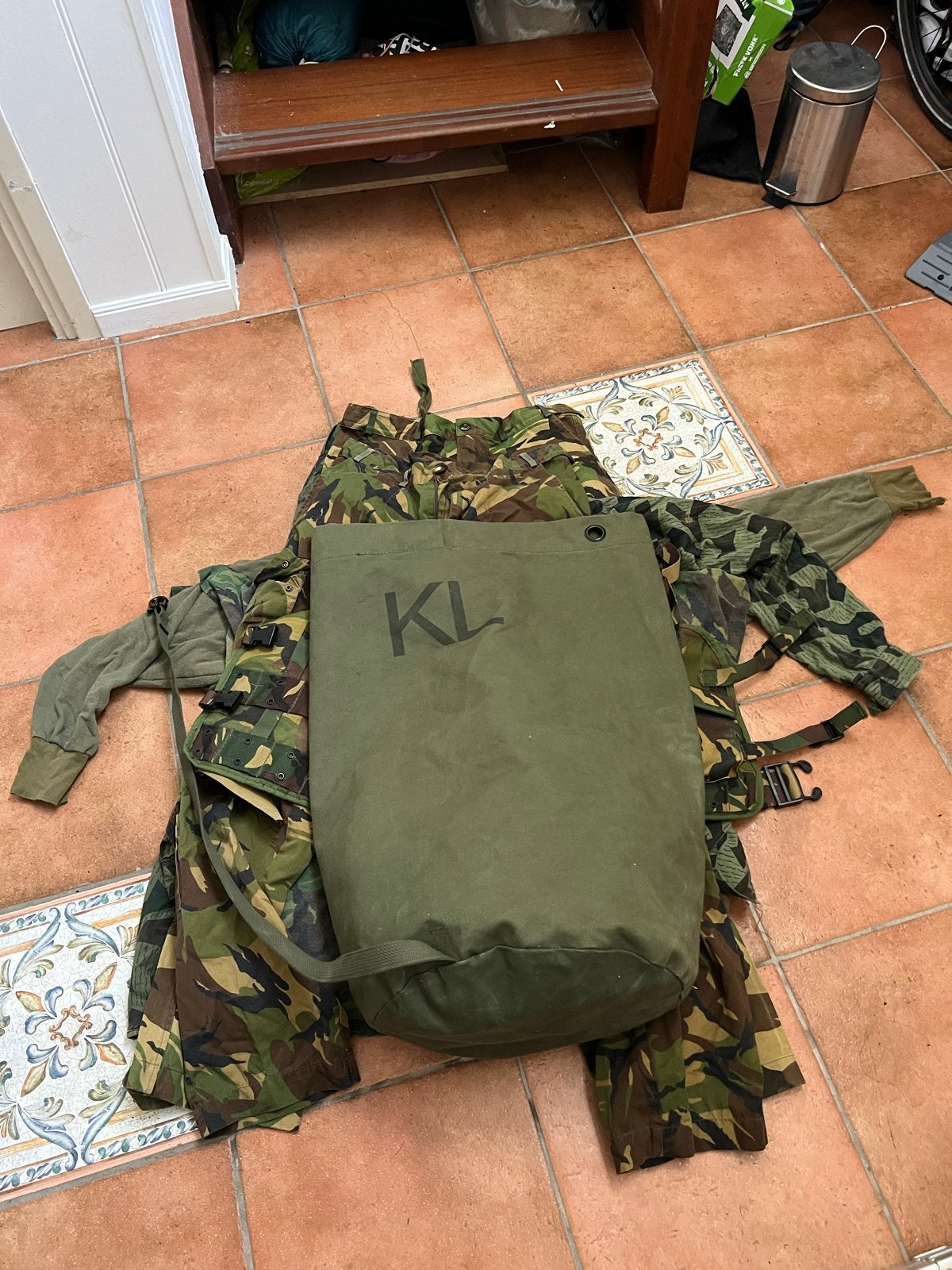 Militaire kleding, veldbed en Coleman brander, Ophalen, Gebruikt