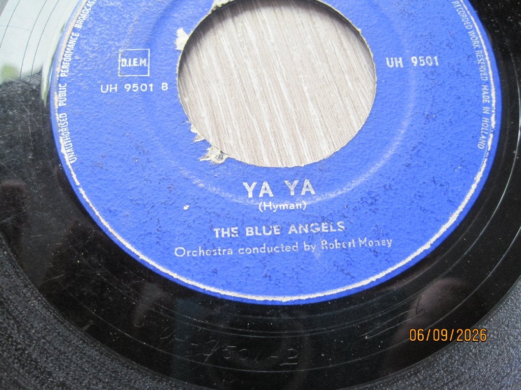 The Blue Angels   -   Moon of gold, Gebruikt, Originele persing, 7 inch, Ophalen of Verzenden