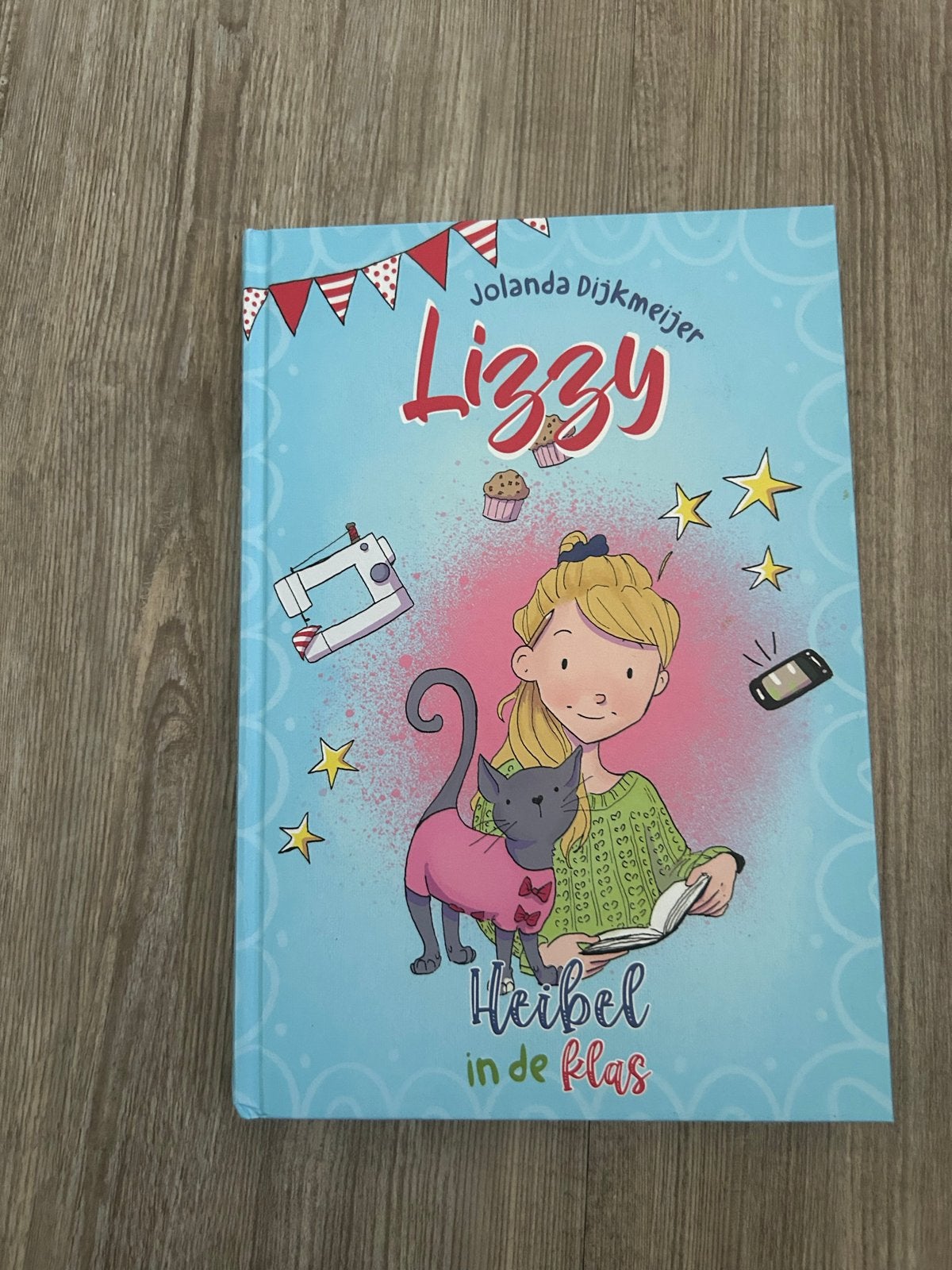 Boek Lizzy: Heibel in de klas - Jolanda Dijkmeijer, Verzenden, Zo goed als nieuw, Fictie