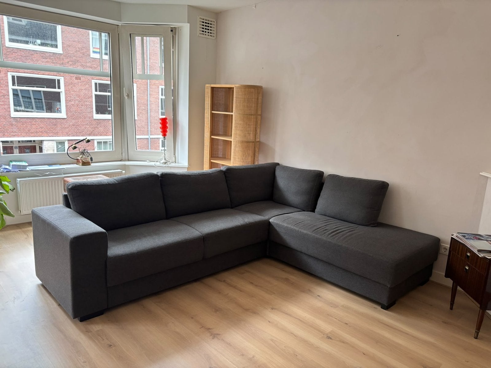 Heerlijke donkergrijze hoekbank (Goede staat!), Ophalen, 125 tot 150 cm, Hoekbank, Zo goed als nieuw