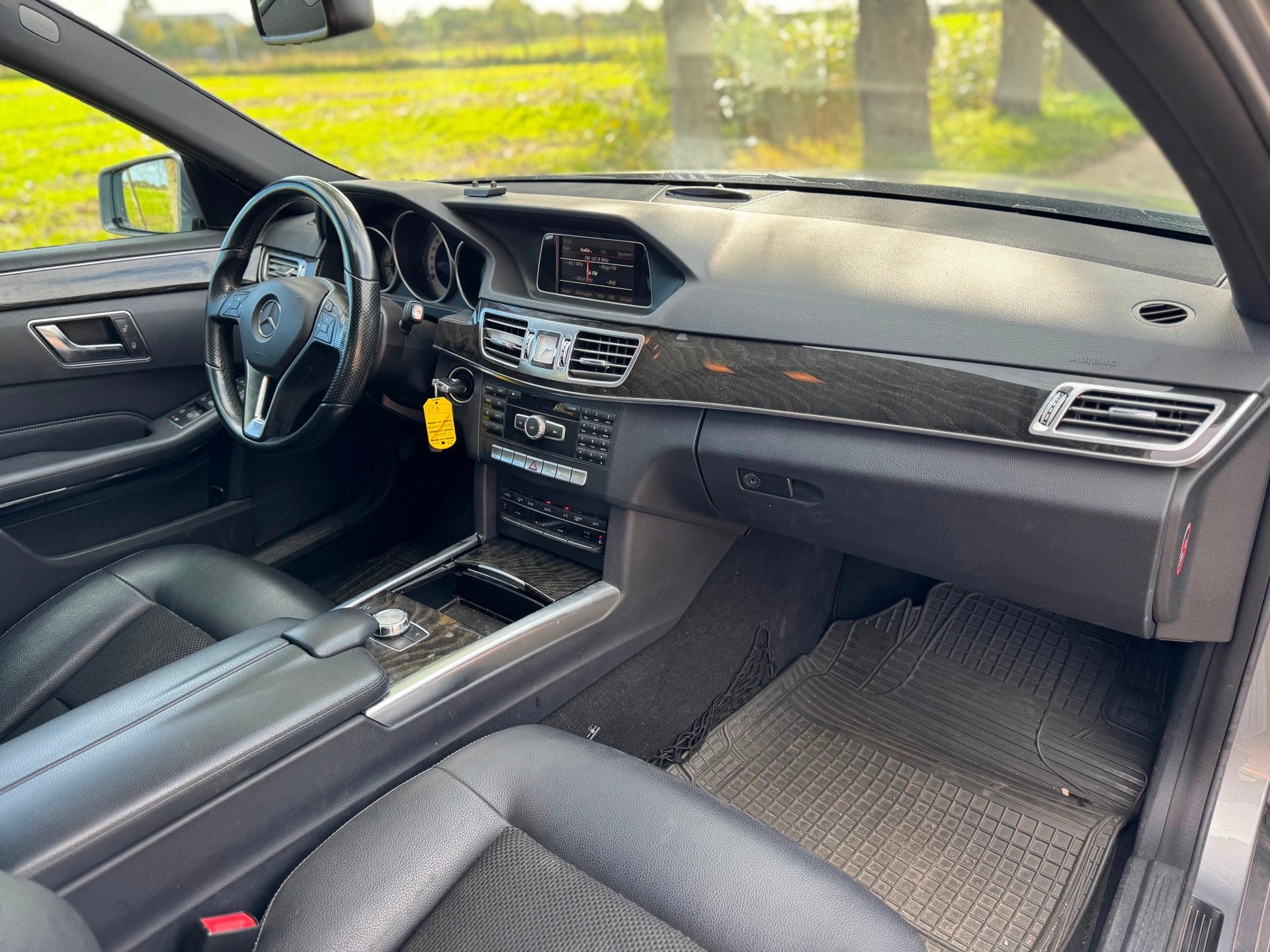 Mercedes-Benz E-klasse 220 d BlueTEC EURO6 ENGINE NOT GOOD, Auto's, Automaat, Dealer onderhouden, Achterwielaandrijving, Gebruikt