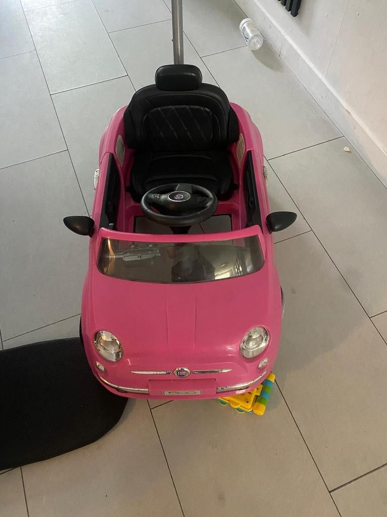 Roze Fiat 500 loopauto met duwstang, Ophalen of Verzenden, Gebruikt, Loopvoertuig