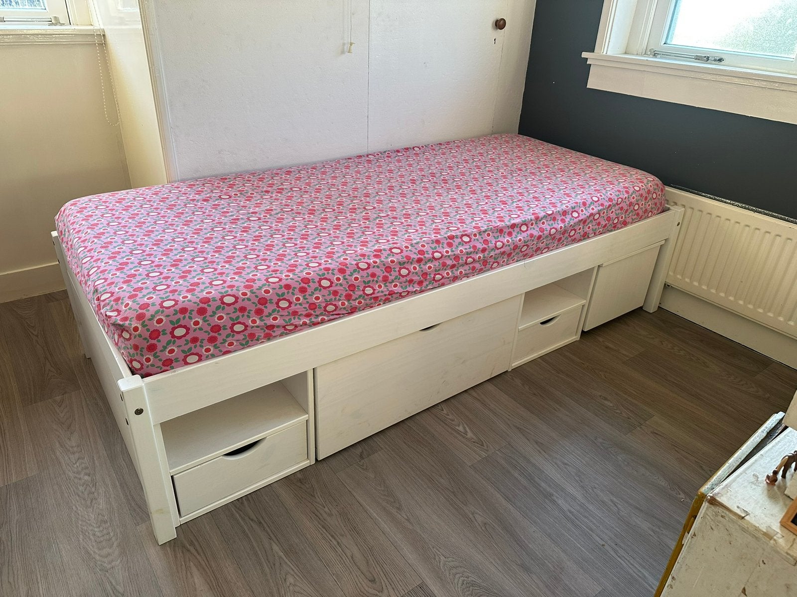 GRATIS op te halen. Te gek bed met veel opbergruimte!, Huis en Inrichting, Ophalen, Zo goed als nieuw, Eenpersoons