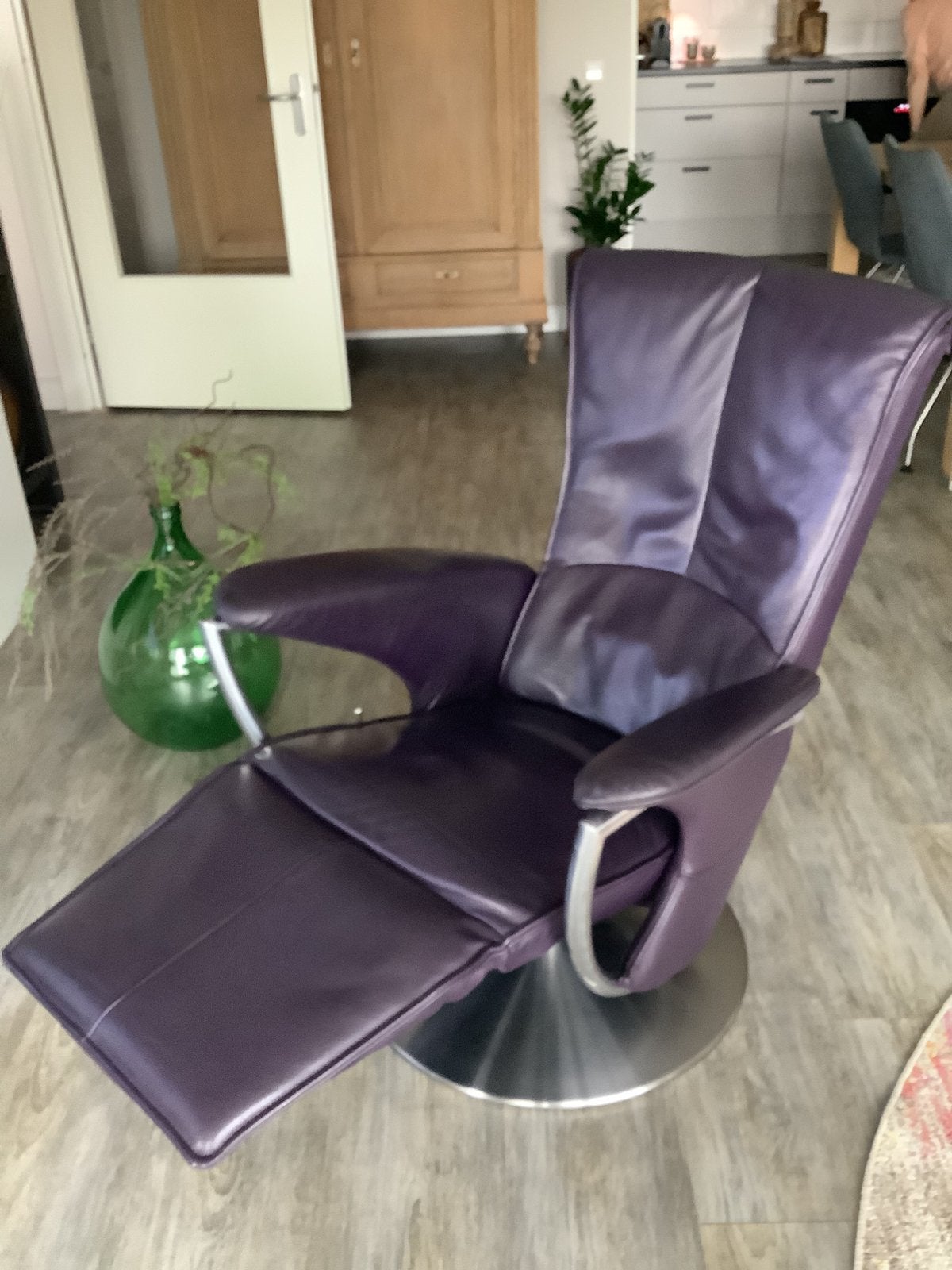 Paars leren relax fauteuil, Huis en Inrichting, Fauteuils, Ophalen, Gebruikt, Minder dan 75 cm, Leer
