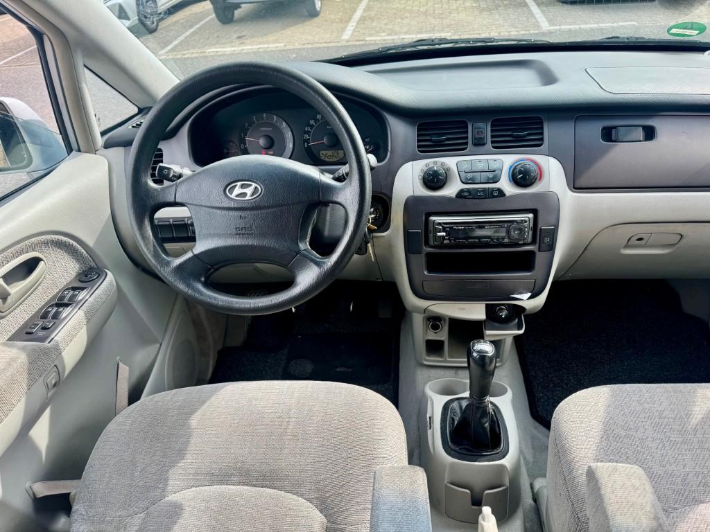 Hyundai TRAJET 2.0i CVVT Dynamic Summer 7PERS RIJDT GOED EXP, Auto's, Voorwielaandrijving, 4 cilinders, 7 stoelen, Handgeschakeld