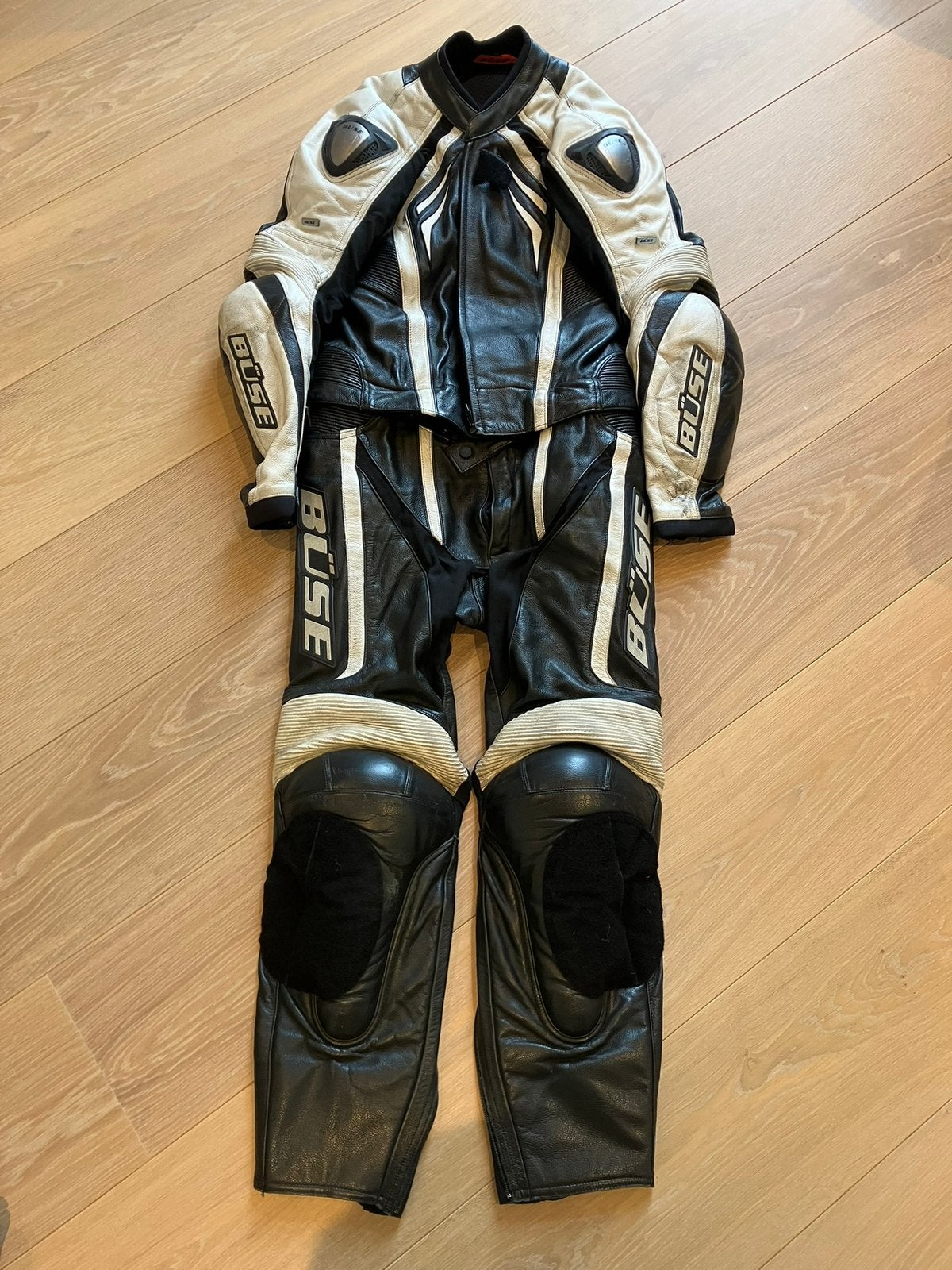 Mooi motorpak race van merk Büse zwart / wit 2-delig, Ophalen, Tweedehands, Dames, Combipak