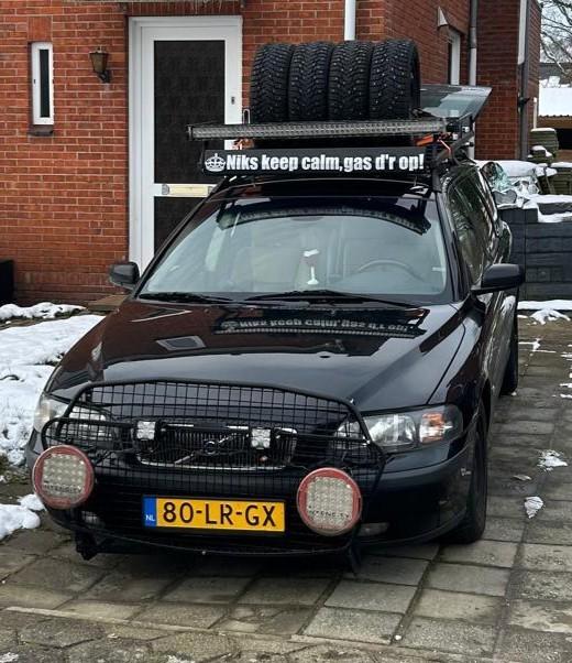 Volvo V70 2.4 D5 2003 Zwart, Auto's, Voorwielaandrijving, 15 km/l, 1800 kg, Beige