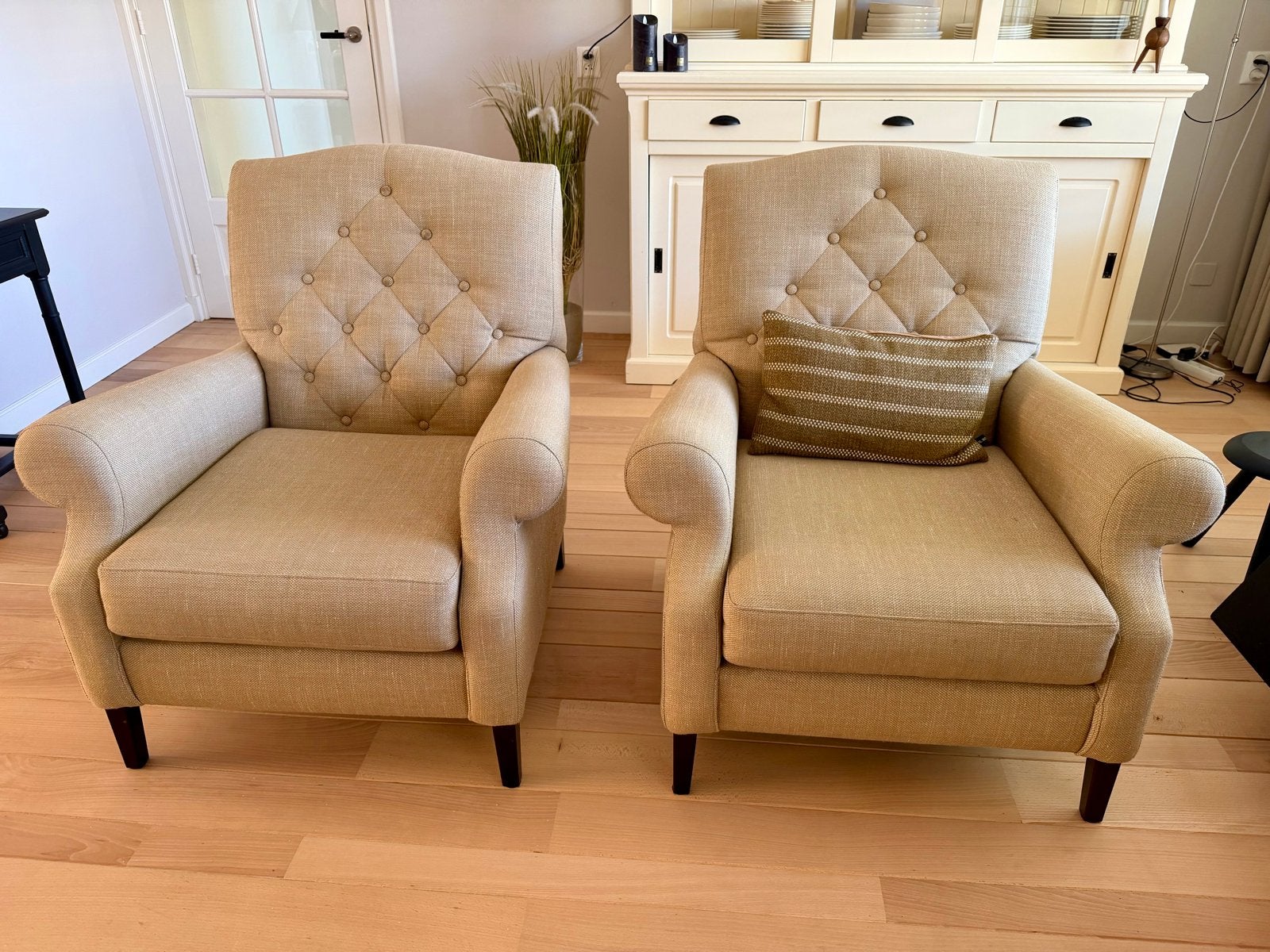 Set van 2 Interiors DMF fauteuils, beige/taupe, Ophalen, Minder dan 75 cm, Zo goed als nieuw, 75 tot 100 cm