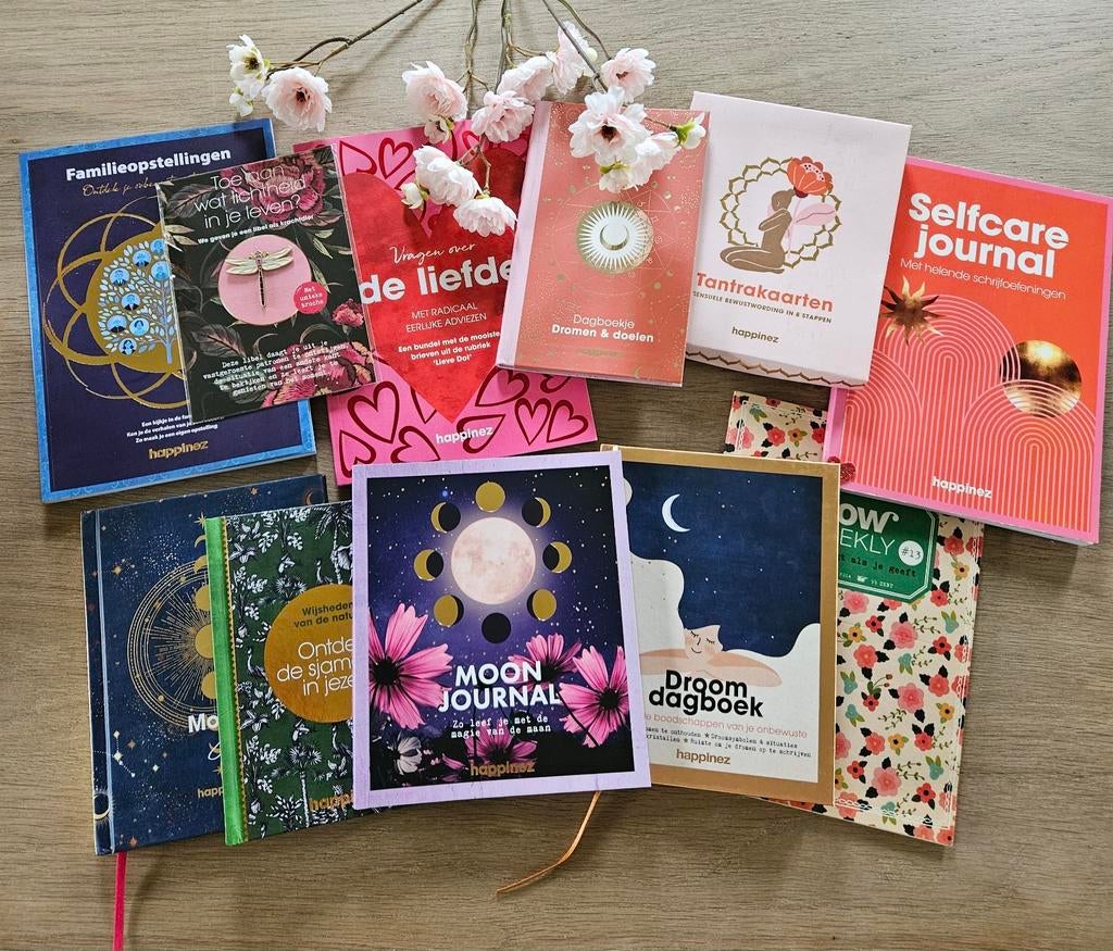 Luxe selfcare pakket: Happinez, Flow, kaarten + broche, Boeken, Esoterie en Spiritualiteit, Ophalen of Verzenden, Nieuw, Spiritualiteit algemeen