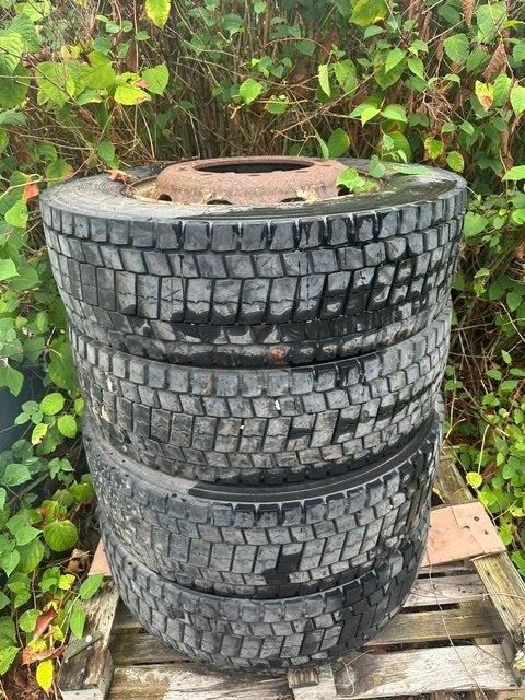 Gebruikte vrachtwagenbanden met velgen 275/70R22.5, Ophalen, Gebruikt, Vrachtwagen, 275 mm