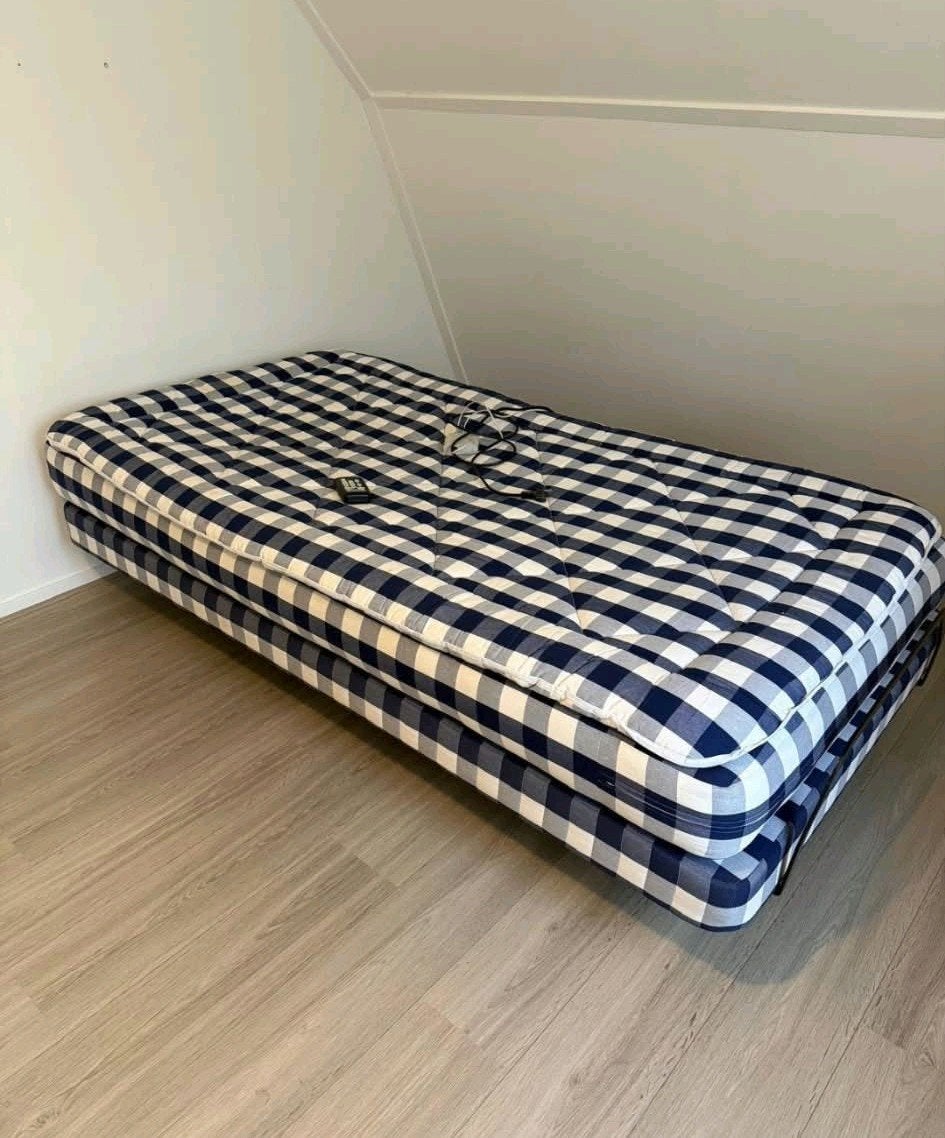 Luxe logeerbed, als nieuw te koop, Ophalen, 210 cm, Elektrisch Massage Hästens, Tweepersoons