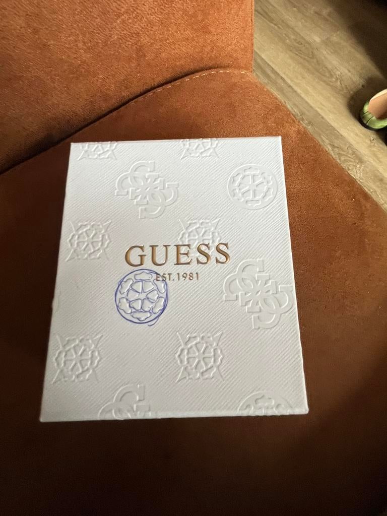 Guess oorringen, Ophalen of Verzenden, Zo goed als nieuw