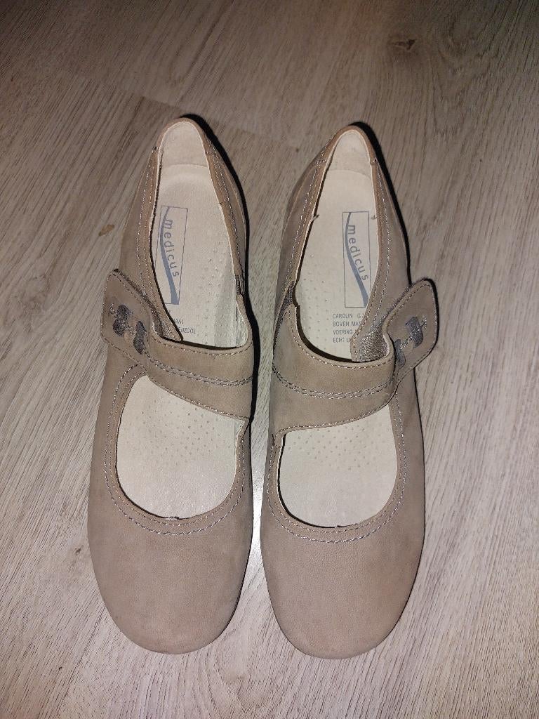 beige sandalen van medicus maat 40, Kleding | Dames, Schoenen, Medicus, Beige, Zo goed als nieuw, Sandalen of Muiltjes