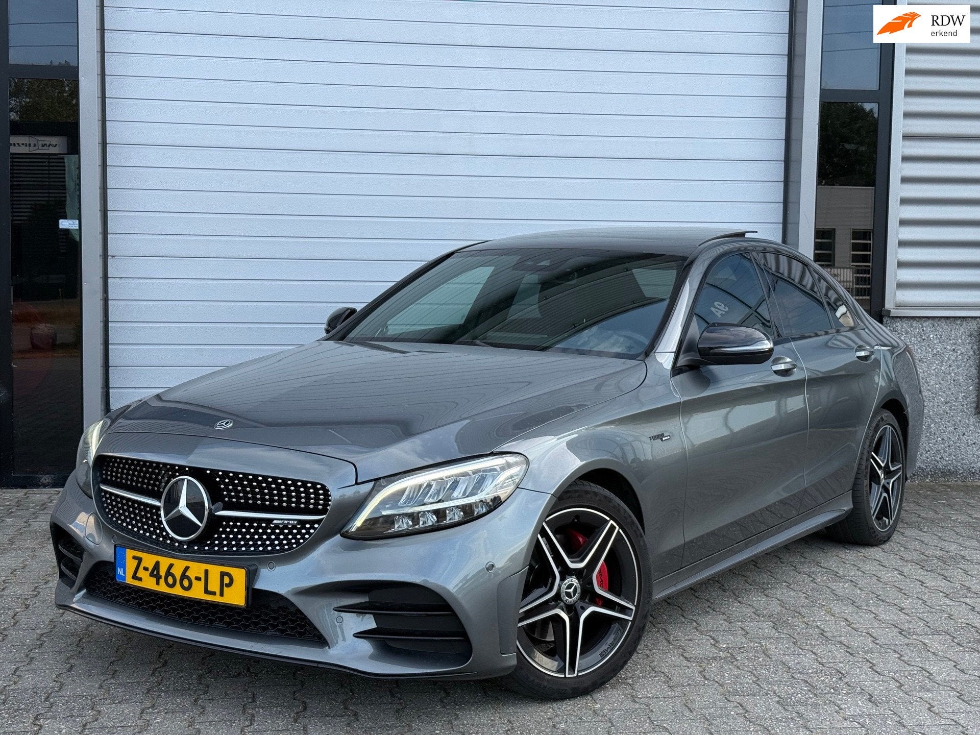 Mercedes-Benz C-klasse 180 Amg Night Leder Pano Elektrische, Auto's, Sedan, 16 km/l, 5 stoelen, 1360 kg