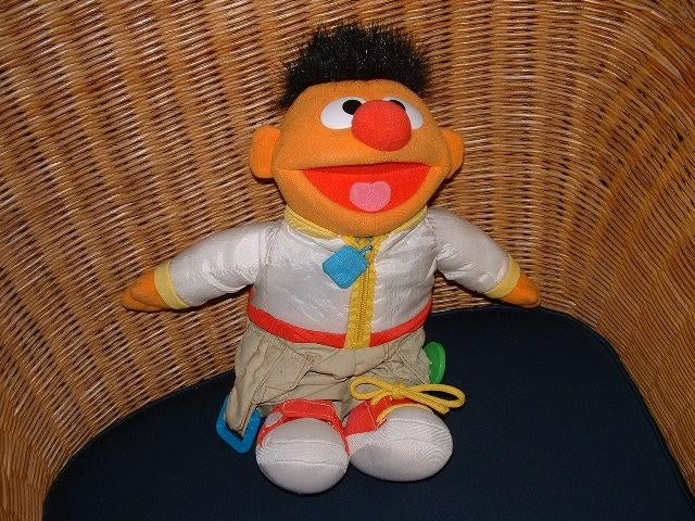 FISHER PRICE MATTEL POPJE ERNIE UIT SESAMSTRAAT VELOU, Ophalen of Verzenden, Nieuw, Overige typen