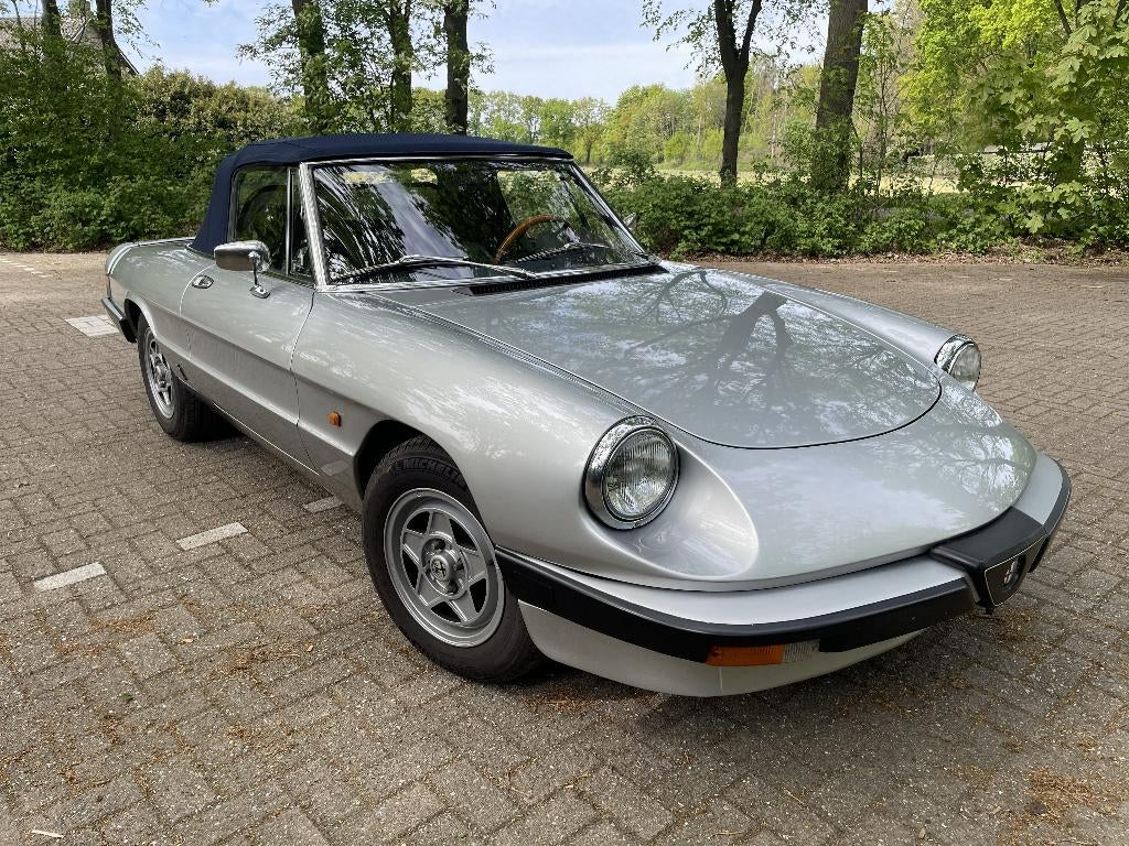 Alfa Romeo Spider 2.0 1984 Grijs, Auto's, Alfa Romeo, Particulier, Spider, Benzine, Cabriolet, Handgeschakeld, Geïmporteerd, Zilver of Grijs
