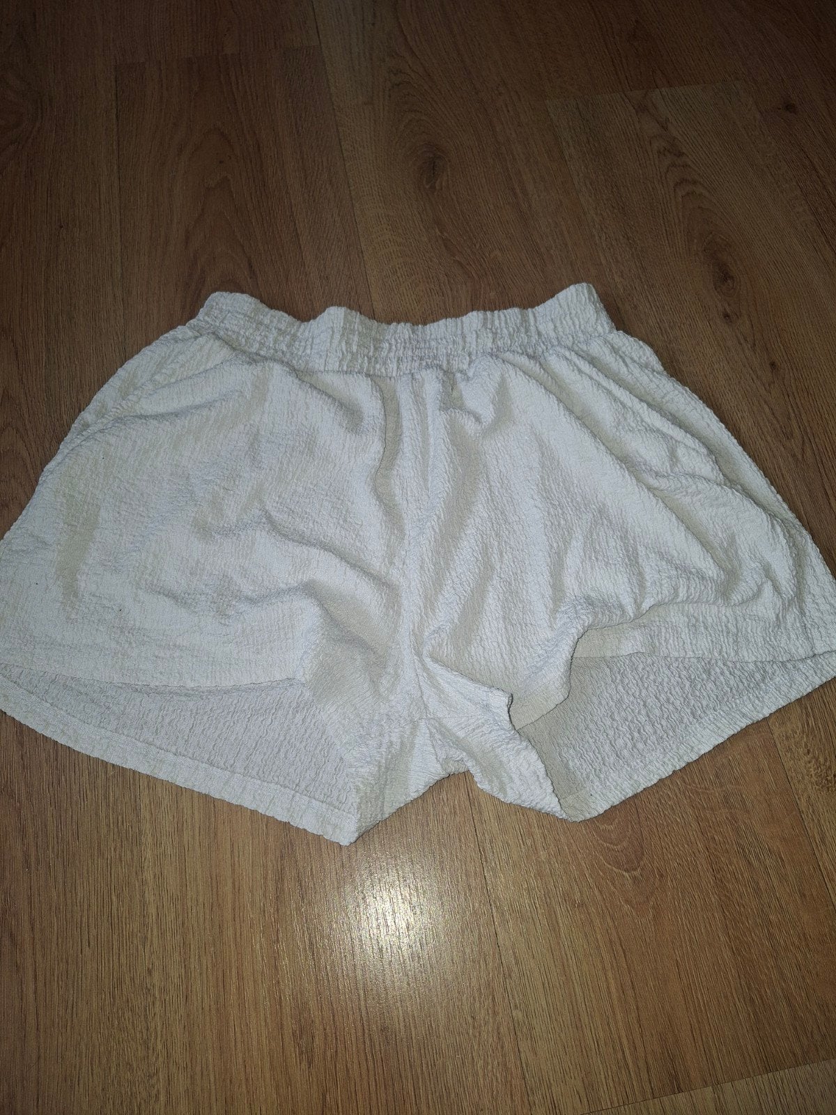 Witte korte broek met elastische tailleband, Maat 38/40 (M), Kort, Wit, Ophalen of Verzenden