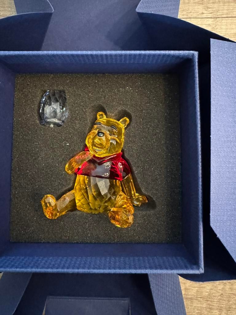 Knorretje en winnie the pooh in kleur swarovski disney, Verzamelen, Swarovski, Ophalen of Verzenden, Zo goed als nieuw, Figuurtje