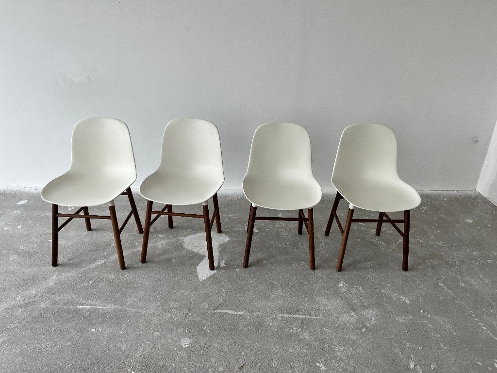 Normann Copenhagen Form eetkamer stoelen, wit/walnoot, 4st, Gebruikt, Wit, Scandinavish, Vier