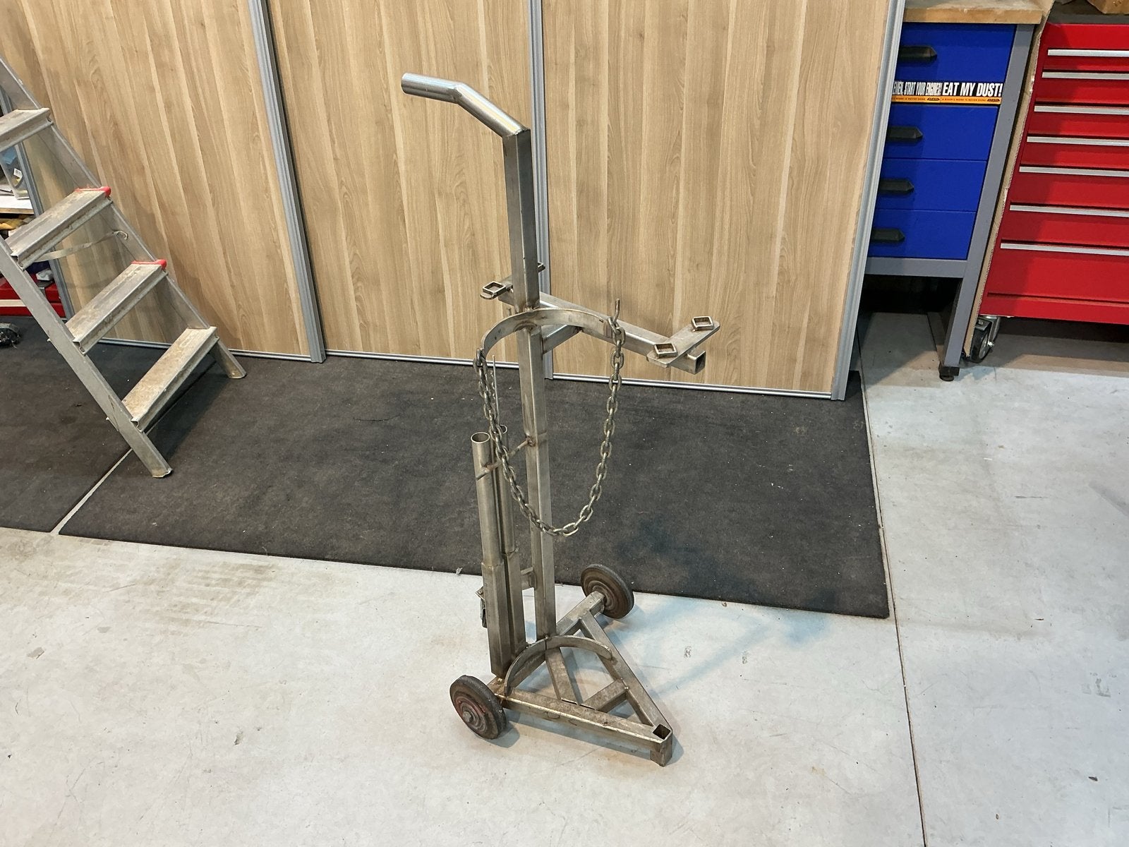 Verrijdbare werkbank / montagebok, Doe-het-zelf en Verbouw, Werkbanken, Ophalen, Gebruikt, Minder dan 70 cm